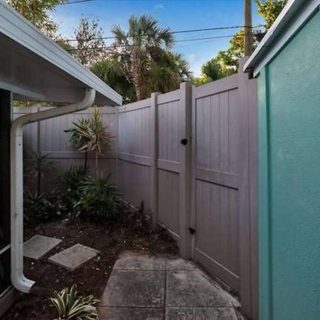 Charming Studio W Pool One Mile To Beach Pets Welcome Лейк-Ворт Екстер'єр фото