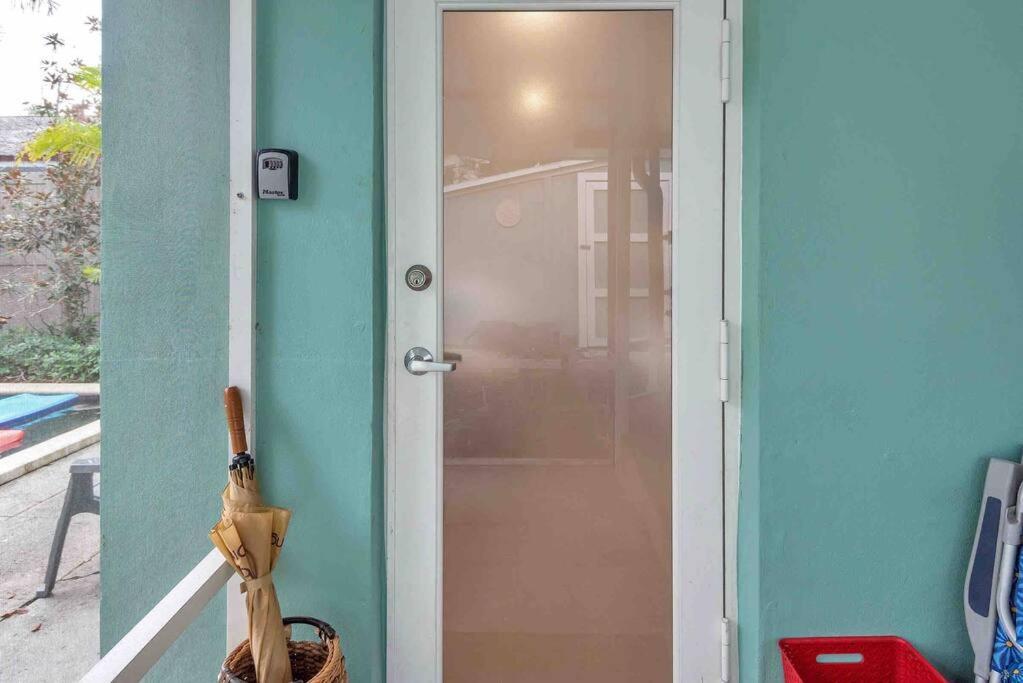 Charming Studio W Pool One Mile To Beach Pets Welcome Лейк-Ворт Екстер'єр фото